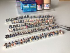 250 Figuren bemalt, jede ca 11mm groß. Schwankende Qualität, nicht jeder wird vor der Kamera stehen ;-)
