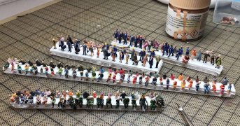 Masochismus pur: 1cm große Figuren bemalen